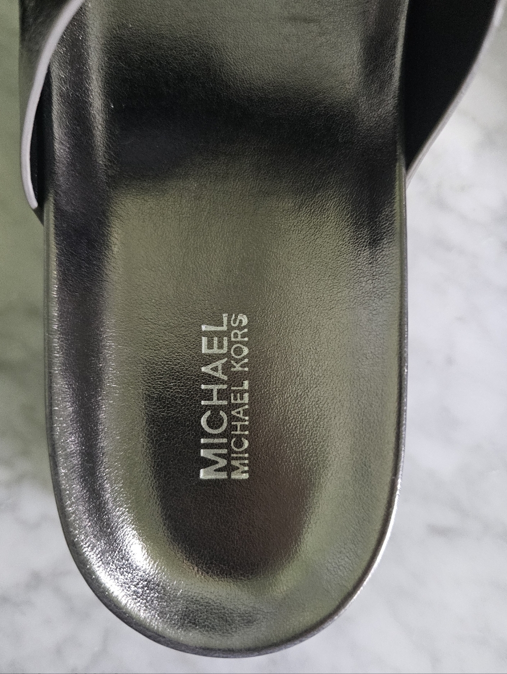 Nwot Michael Kors Metallic Silver Slide Women's Sandals - Picture 6 of 14